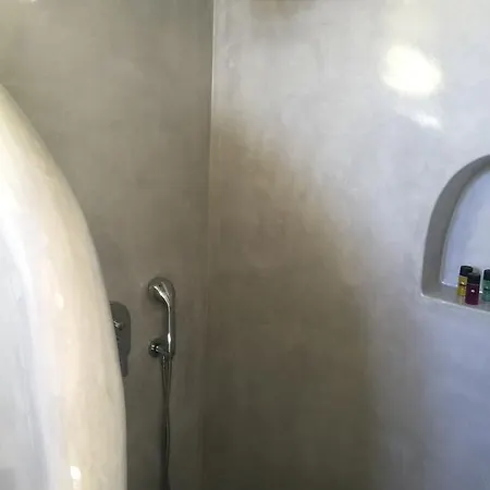 Niovi Konukevi Fira (Santorini)