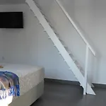 Niovi 4*