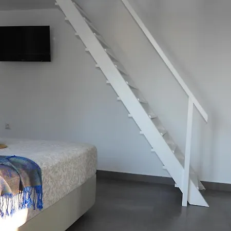 Niovi 4*