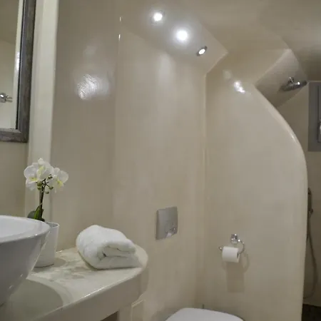 Niovi Fira (Santorini)