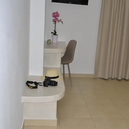 Niovi 4* Fira (Santorini)