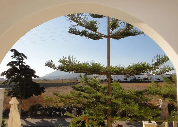 Konukevi Niovi Fira (Santorini)